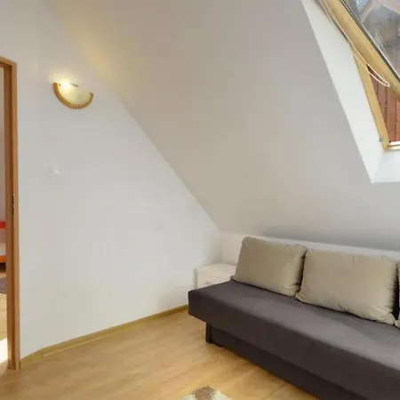 Dom wakacyjny 3 Bedroom Lovely In *